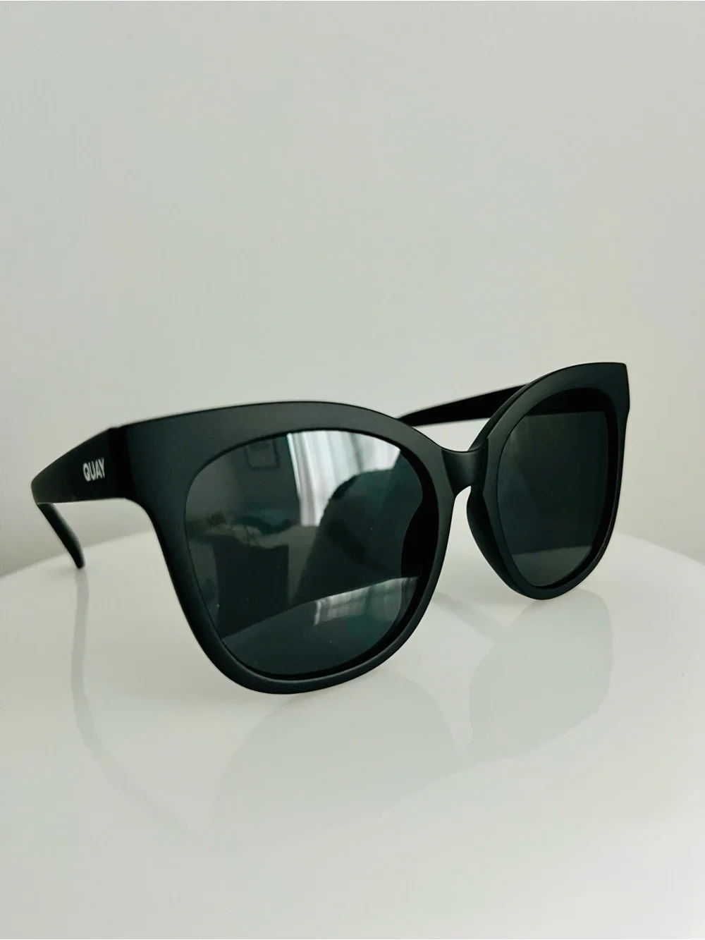 NEW Quay Australia “It’s My Way” Black Cat-Eye Sunglasses + Case